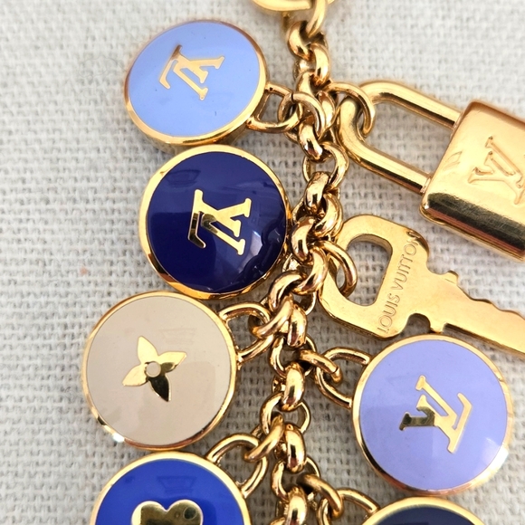 LOUIS VUITTON BLUE PASTILLES KEYRING - Picture 4 of 6